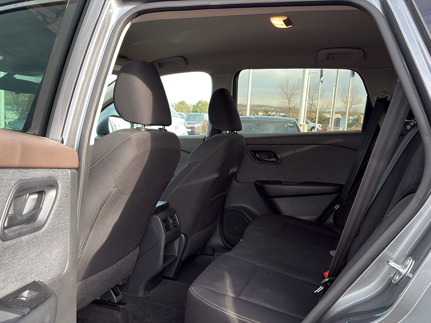 Used 2023 Nissan Rogue S image 17