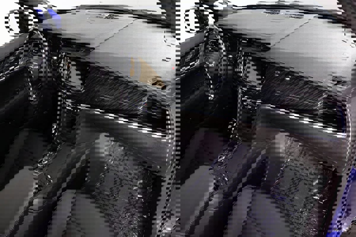 Used 2025 Cadillac XT6 Premium Luxury image 40