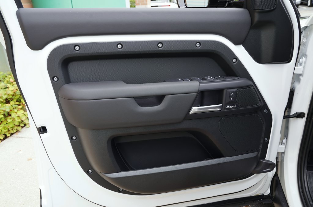 New 2026 Land Rover Defender 130 X-Dynamic SE AWD/4WD image 10