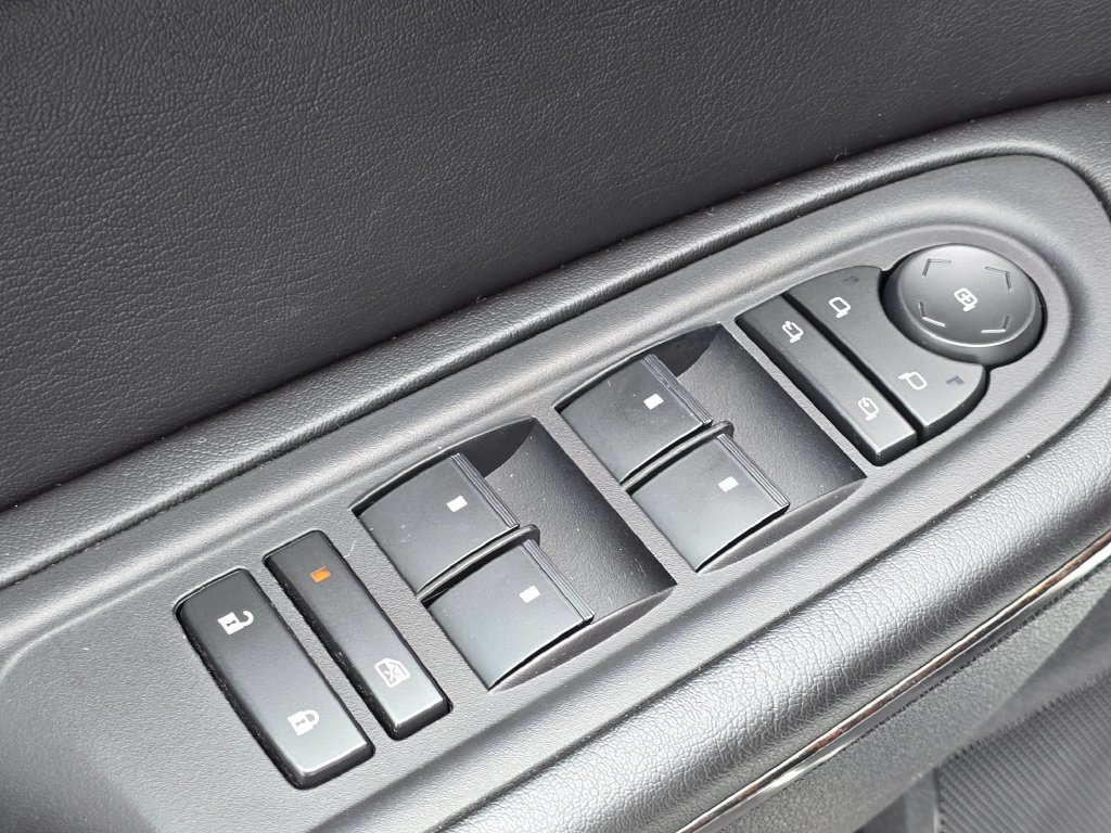 Used 2015 Chevrolet Traverse LTZ AWD/4WD image 25