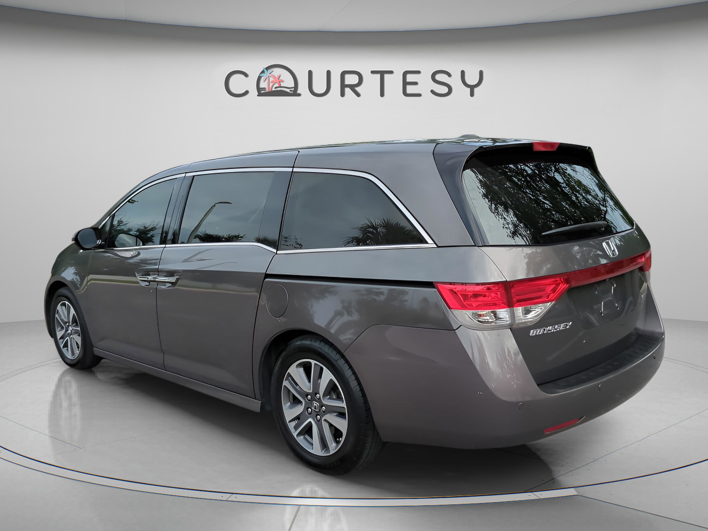 Used 2017 Honda Odyssey Touring image 5