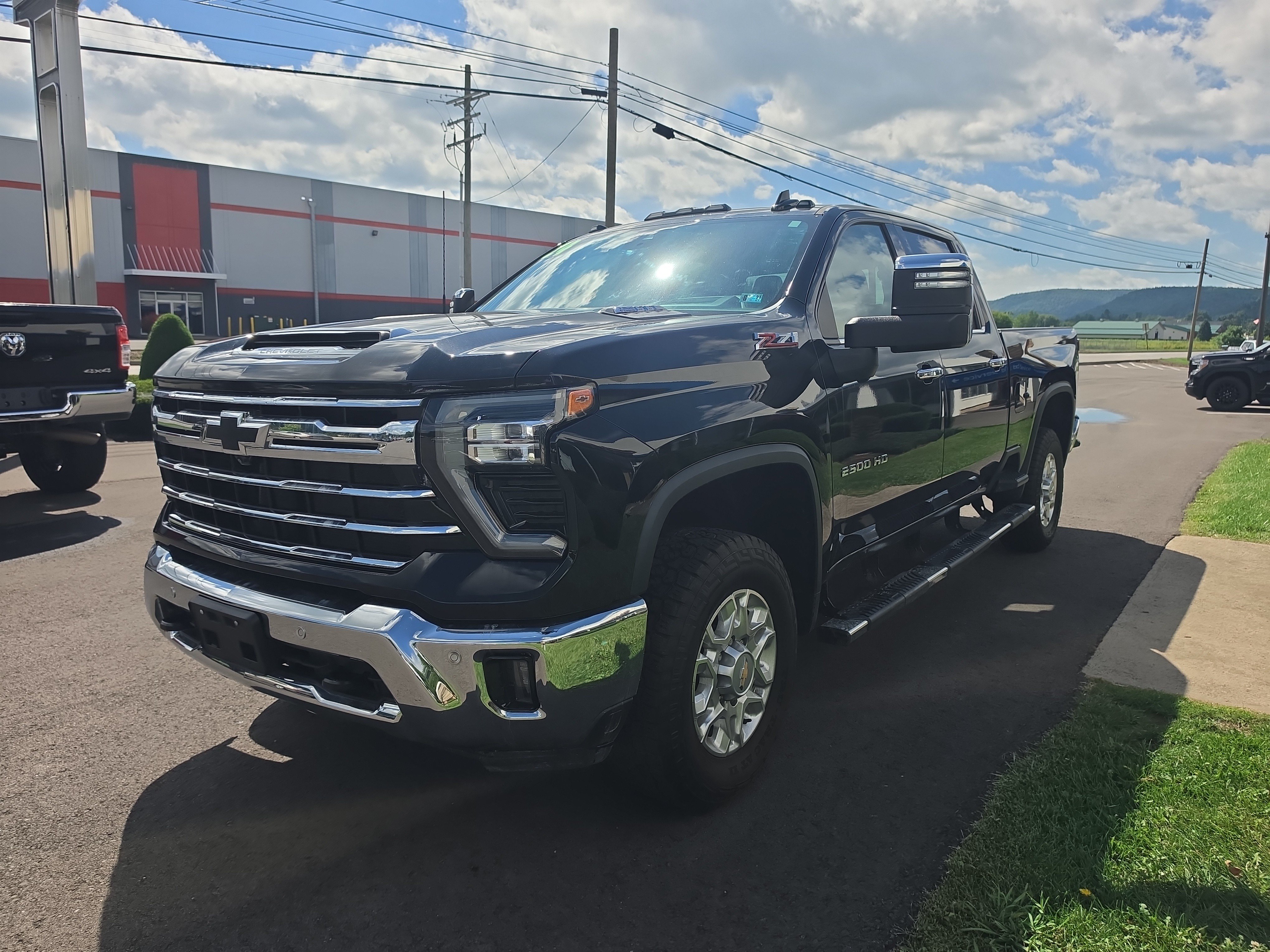 Used 2024 Chevrolet Silverado 2500 LTZ w/ LTZ Plus Package AWD/4WD image 8