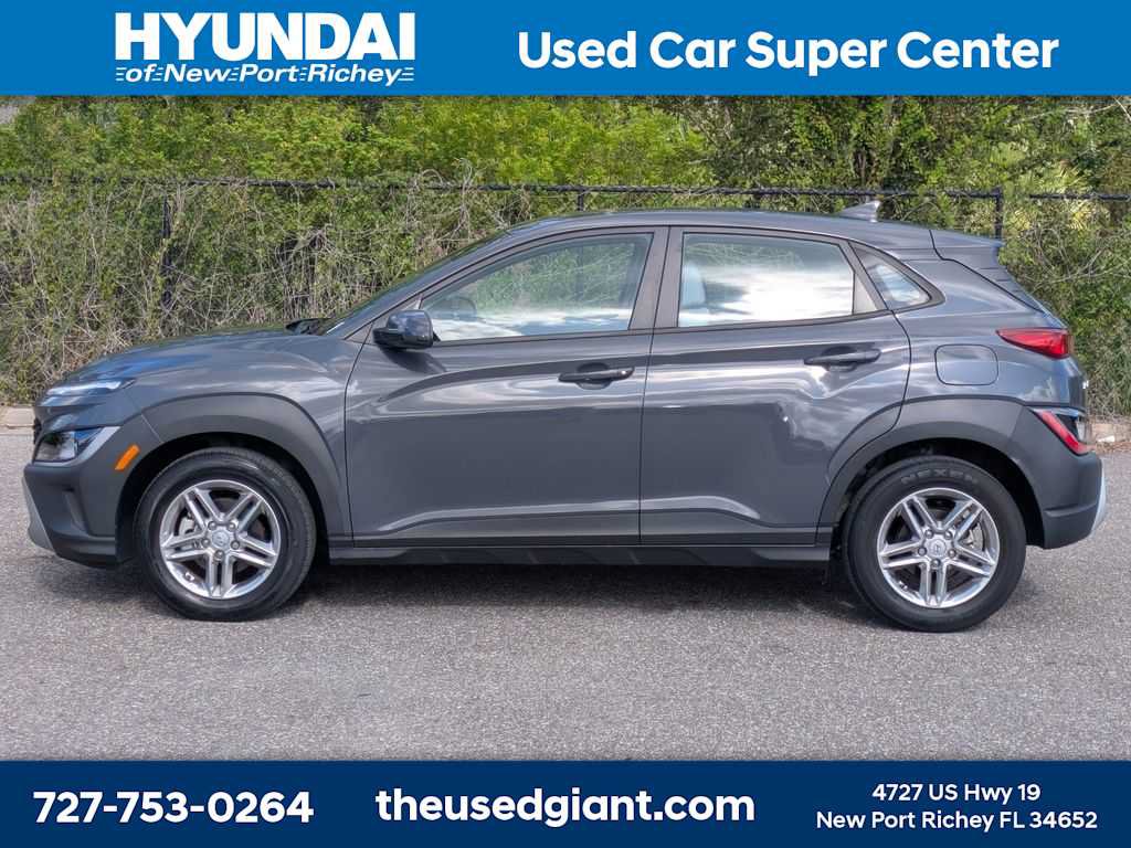 Used 2023 Hyundai Kona SE w/ Cargo Package FWD image 2