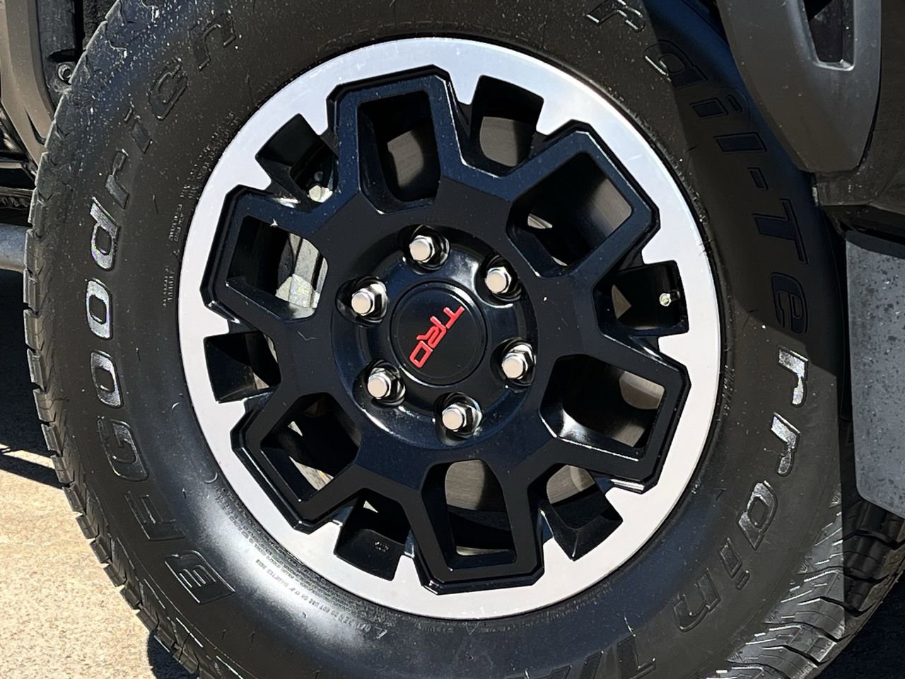 Used 2024 Toyota Tacoma TRD Off-Road AWD/4WD image 28