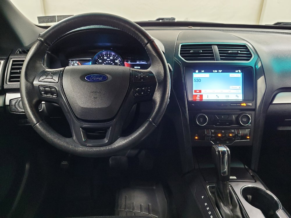 Used 2017 Ford Explorer XLT w/ Equipment Group 202A AWD/4WD image 22