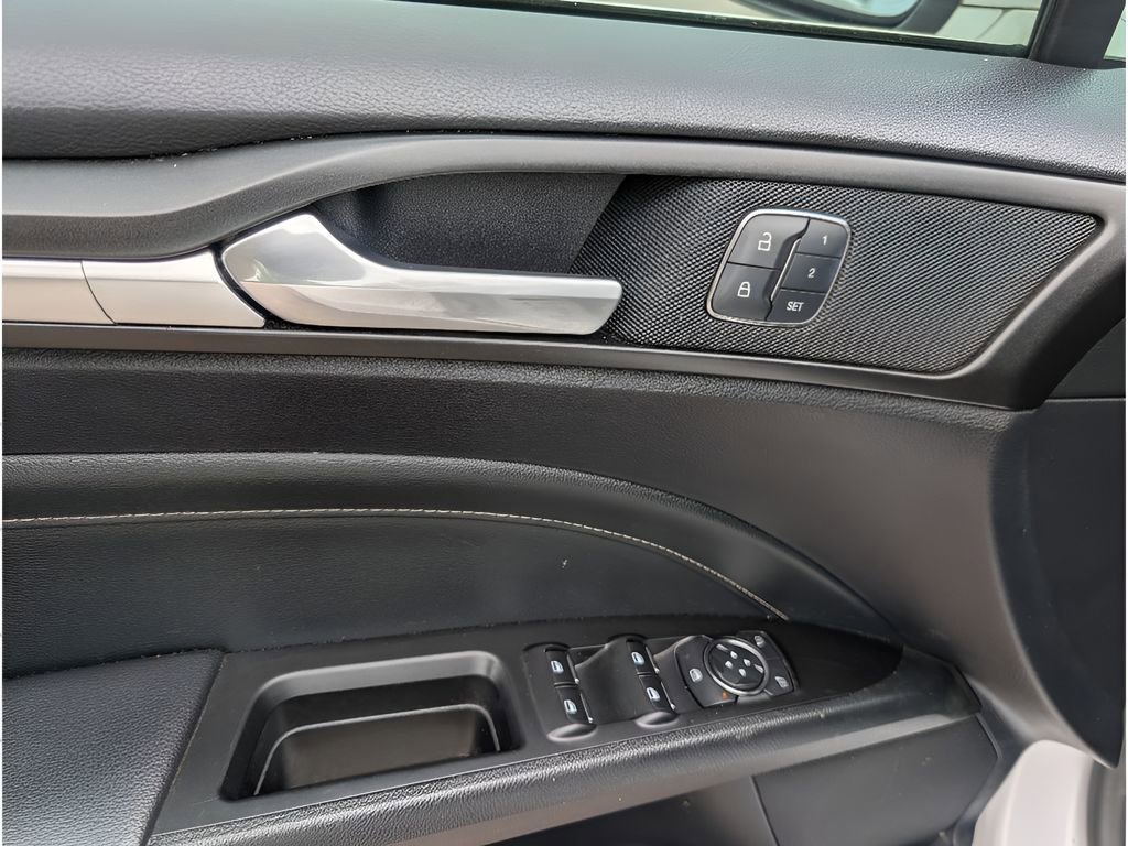 Used 2018 Ford Fusion Titanium AWD/4WD image 12