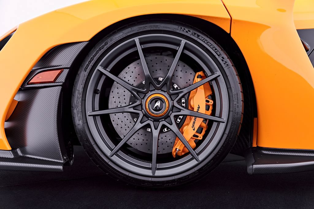 Used 2019 McLaren Senna RWD image 3