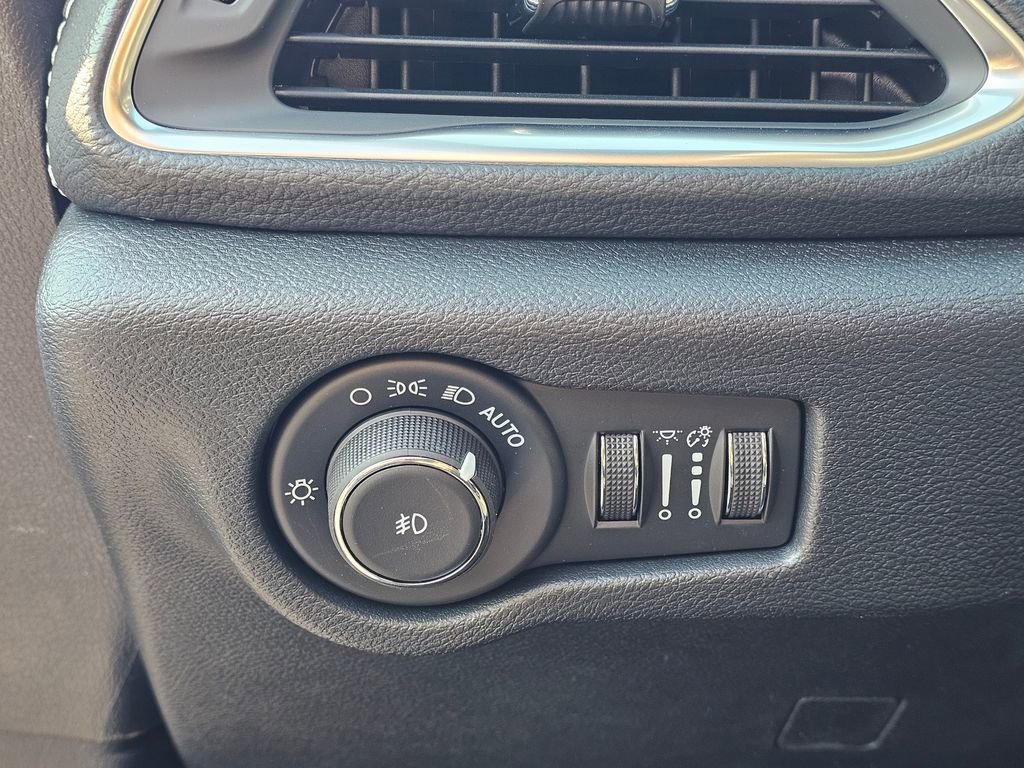 New 2026 Chrysler Pacifica Limited image 13