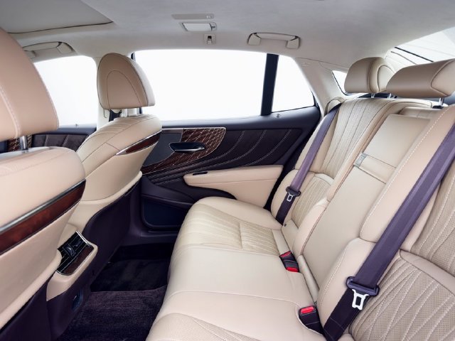 Used 2018 Lexus LS 500 w/ Interior Upgrade Package RWD image 27