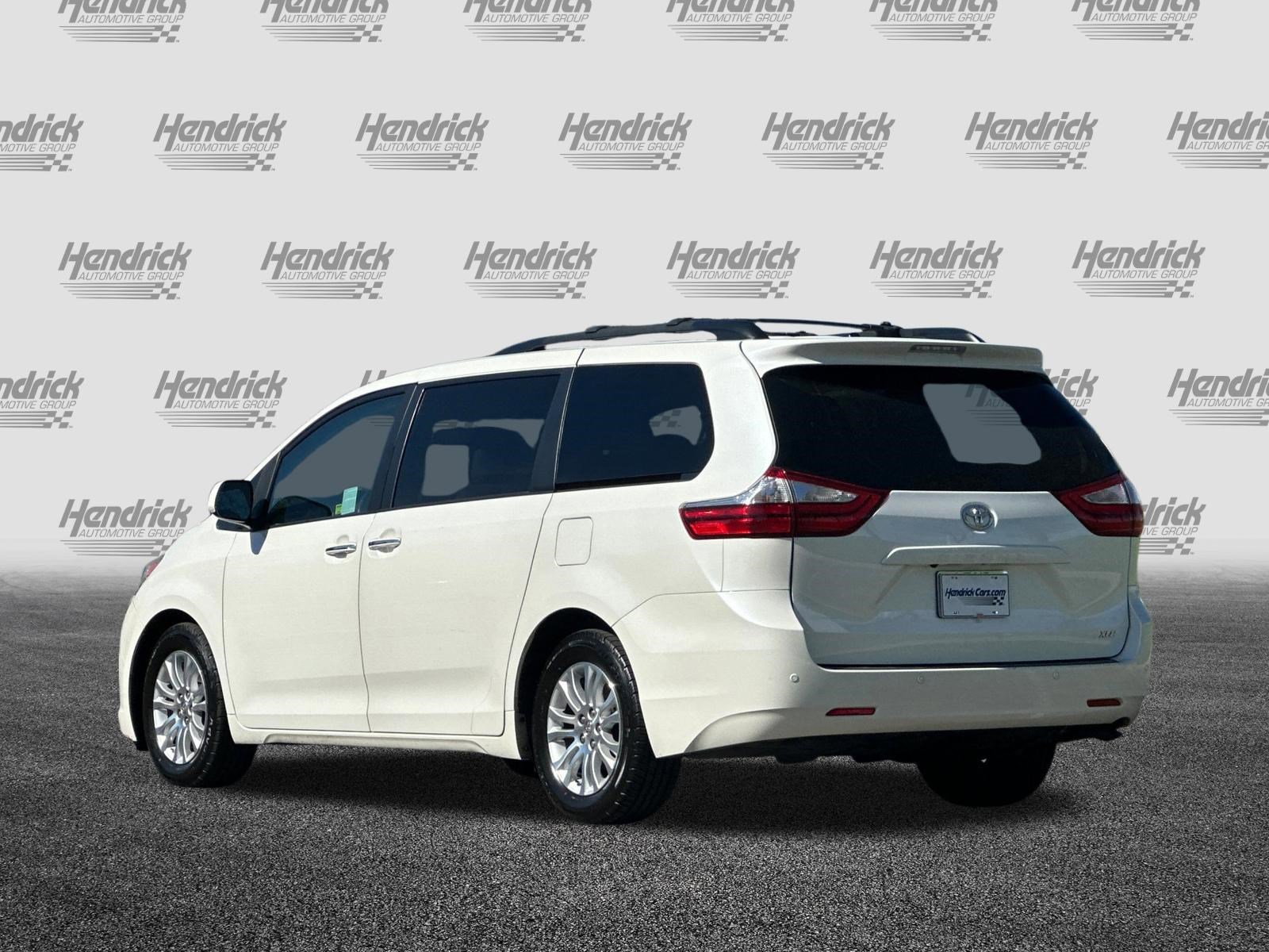Used 2015 Toyota Sienna XLE w/ XLE Navigation Package image 7