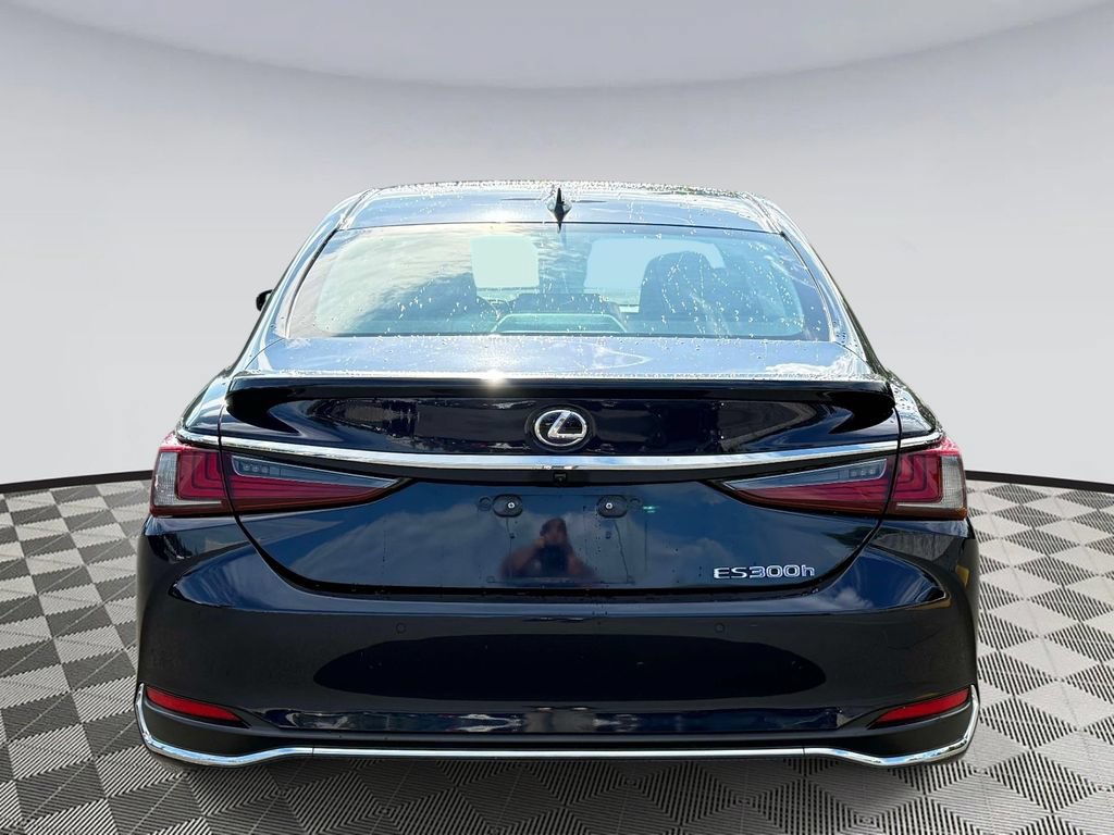 Used 2020 Lexus ES 300h w/ Accessory Package FWD image 3