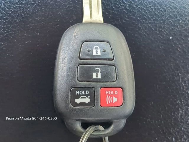 Used 2015 Toyota Camry SE FWD image 25