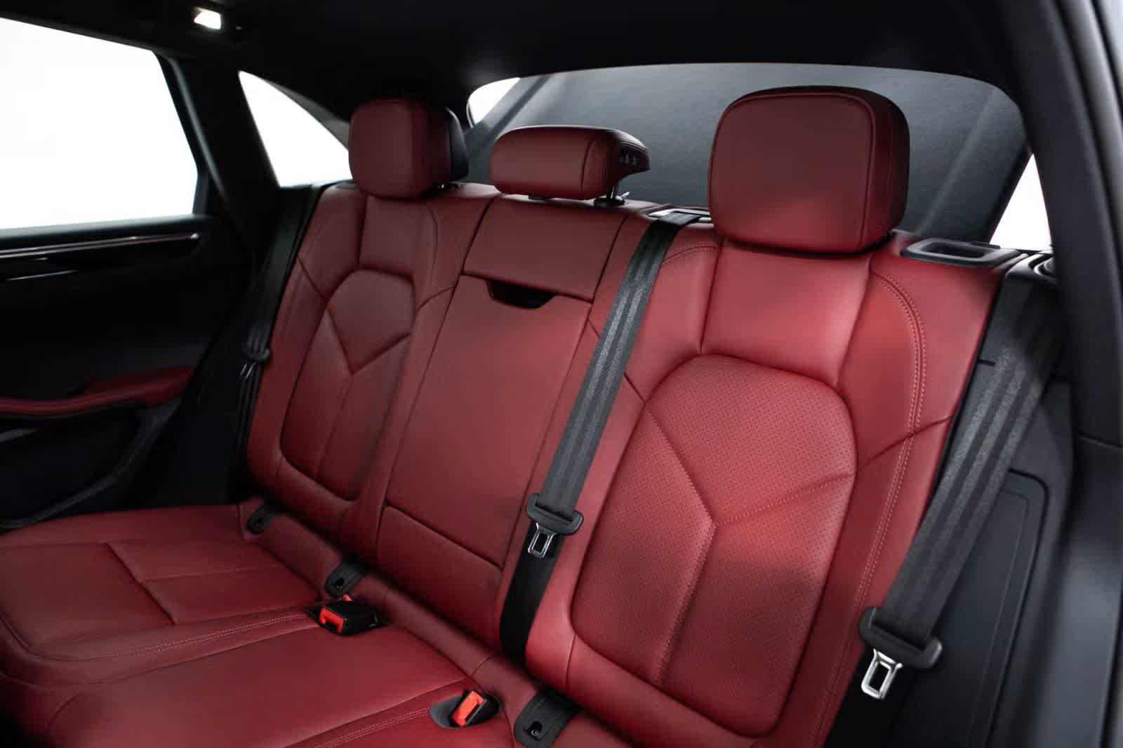 Certified 2026 Porsche Macan AWD/4WD image 37