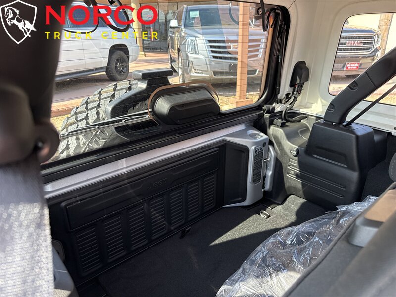 Used 2023 Jeep Wrangler Unlimited w/ Cold Weather Group AWD/4WD image 12