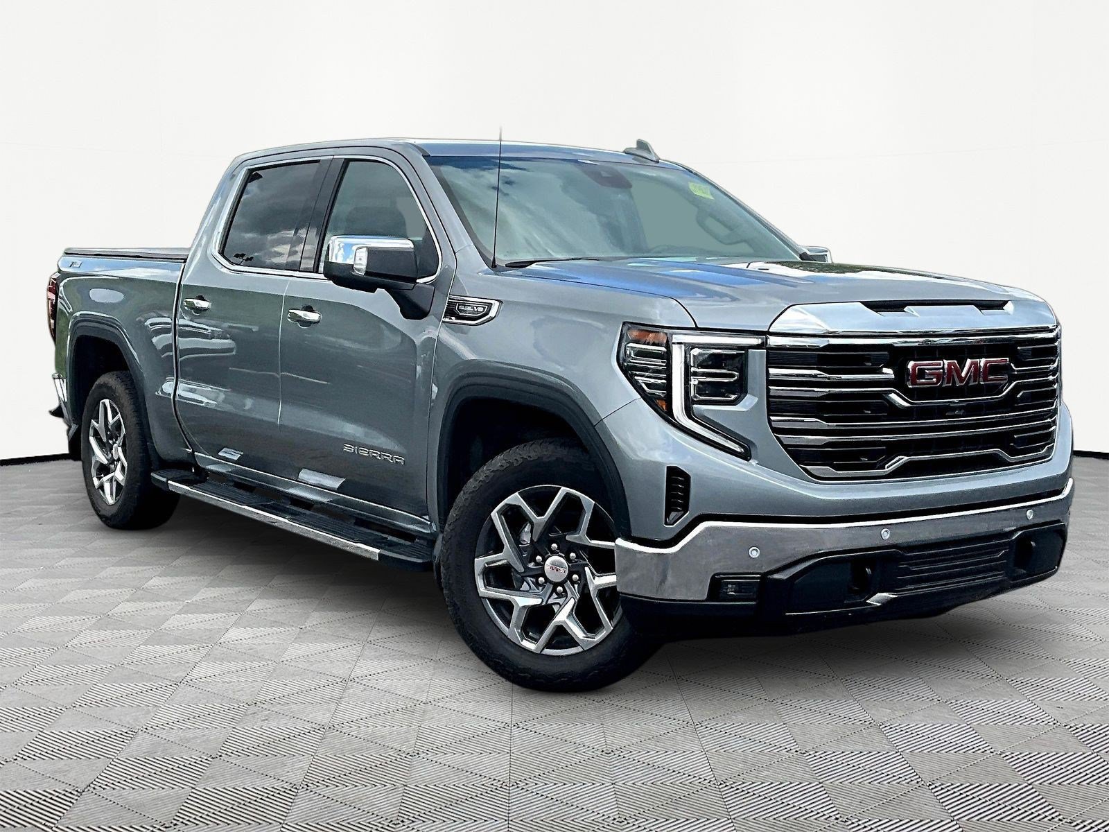 Used 2024 GMC Sierra 1500 SLT w/ SLT Premium Plus Package AWD/4WD image 3