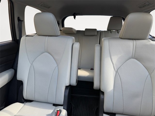 Used 2025 Toyota Grand Highlander AWD image 13