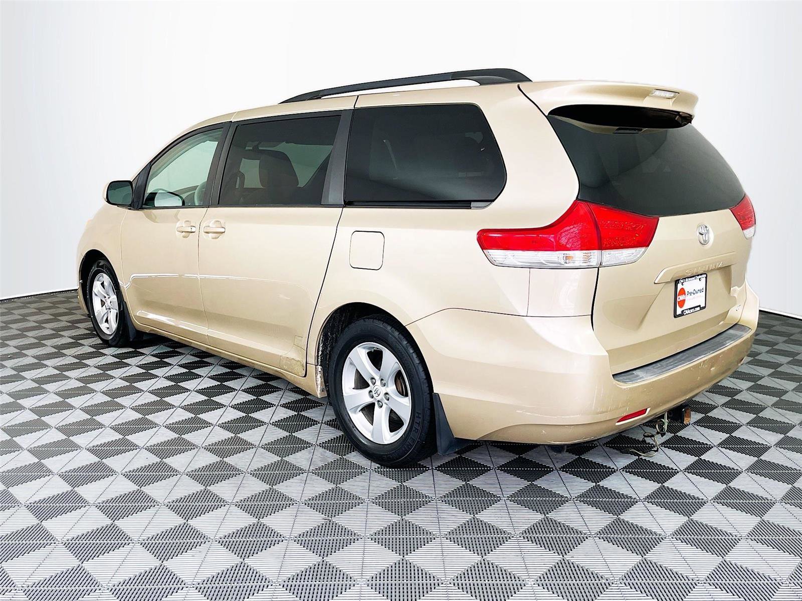 Used 2011 Toyota Sienna LE w/ Towing Pkg FWD image 6