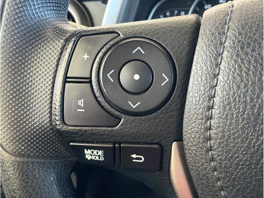 Used 2015 Toyota RAV4 LE image 17