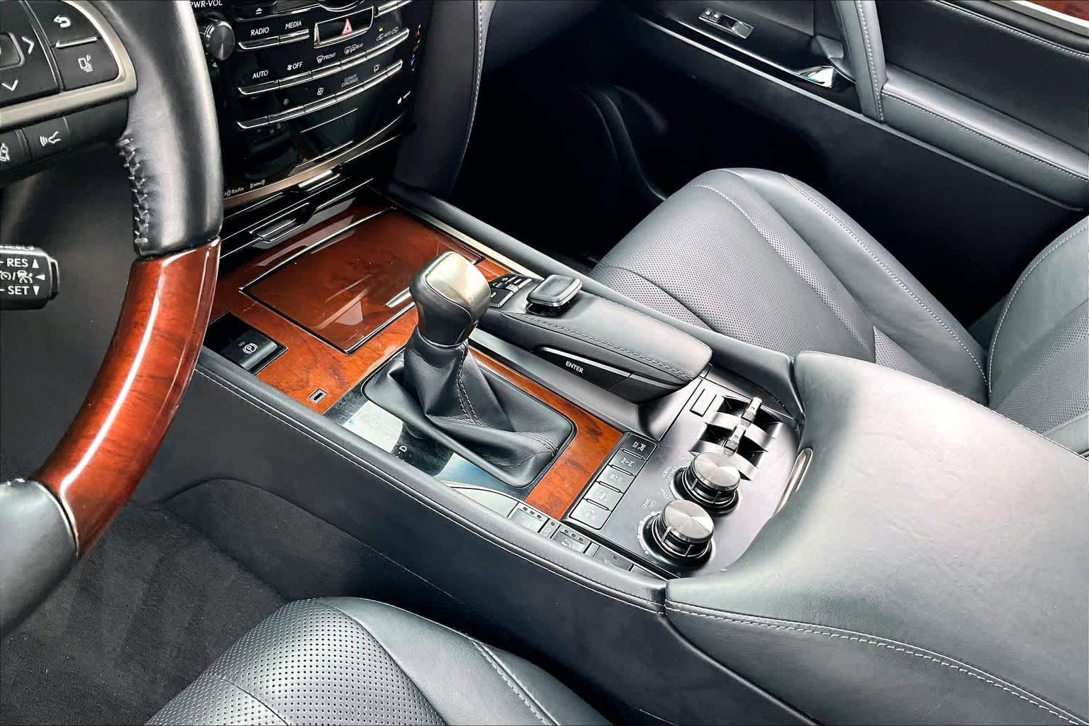 Used 2020 Lexus LX 570 4WD w/ Luxury Package image 14