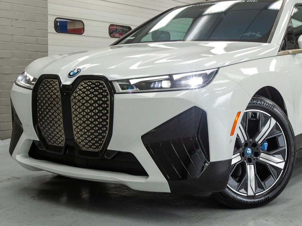 Used 2023 BMW iX xDrive50 w/ Premium Package AWD/4WD image 13