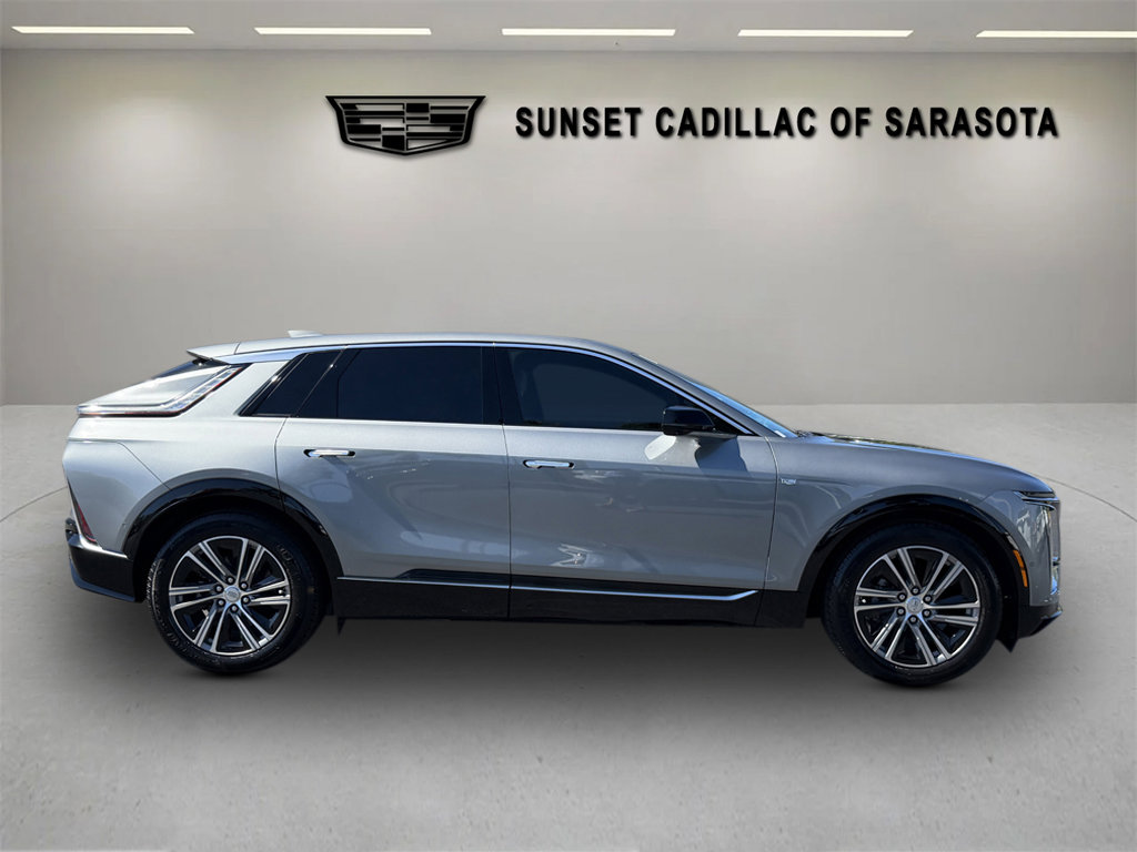 Certified 2024 Cadillac Lyriq Luxury image 2