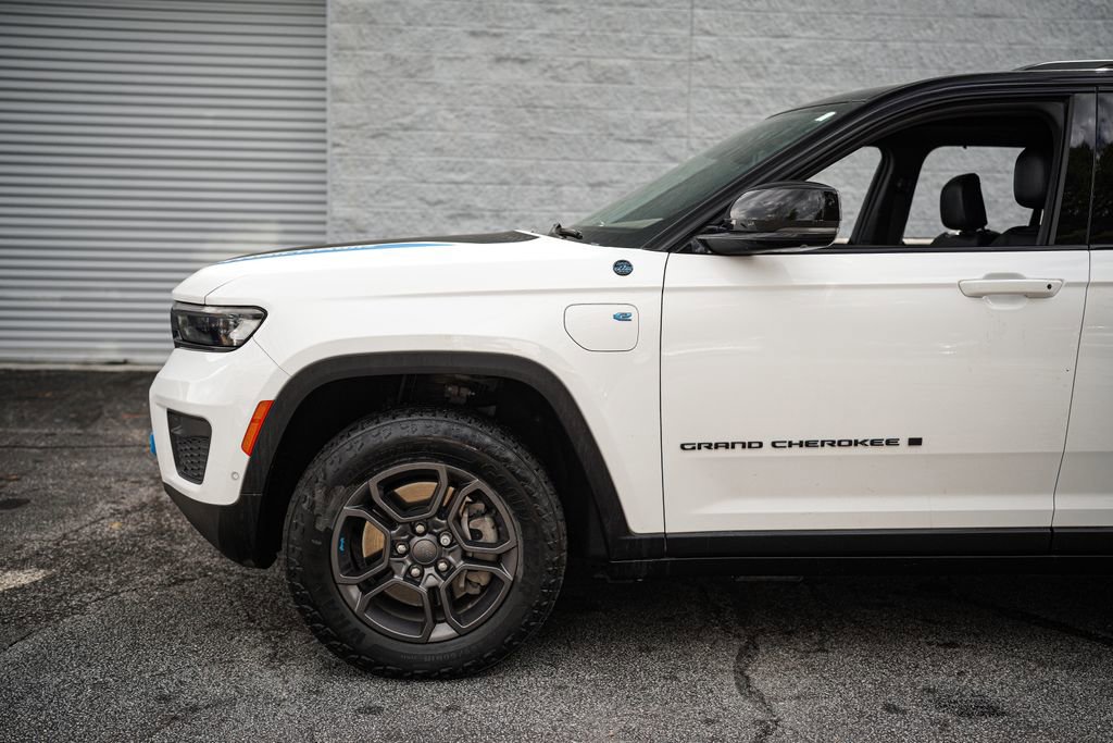 Used 2023 Jeep Grand Cherokee Trailhawk w/ Advanced Protech Group II AWD/4WD image 11