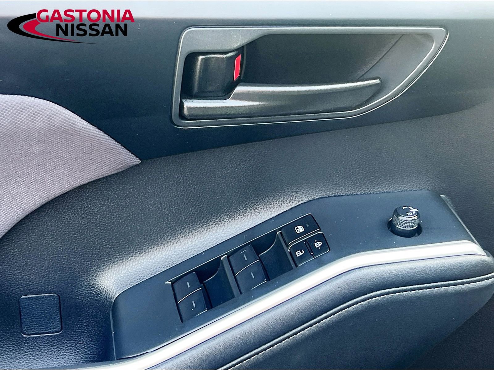 Used 2024 Toyota Highlander LE image 23