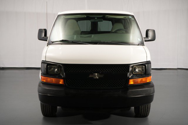 Used 2008 Chevrolet Express 3500 Extended Passenger RWD image 4