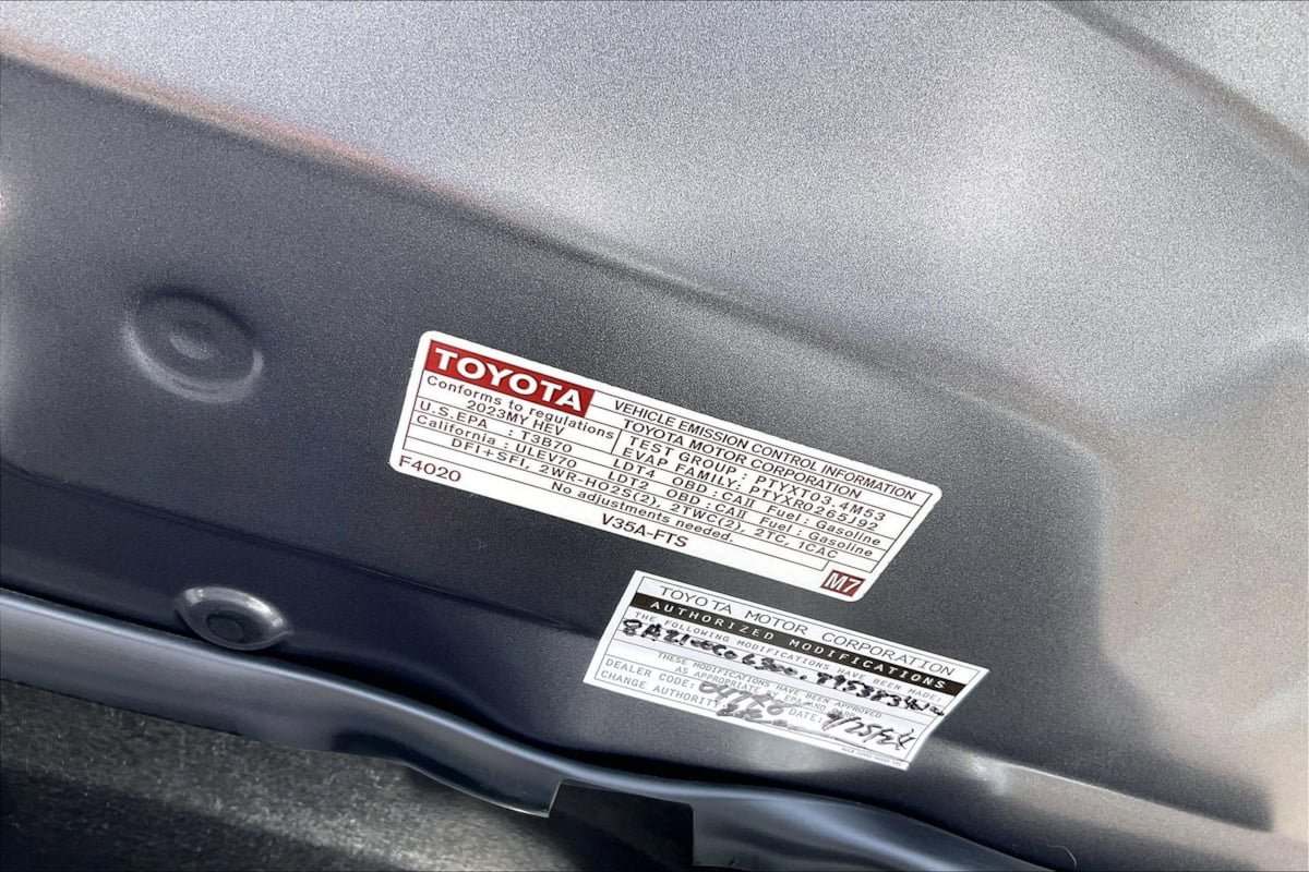 Used 2023 Toyota Sequoia Capstone AWD/4WD image 30
