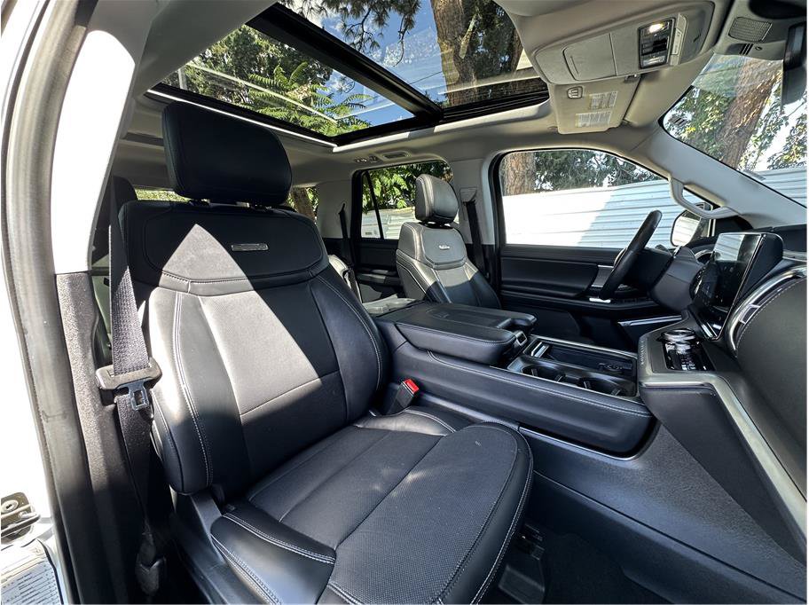 Used 2025 Ford Expedition Max Platinum AWD/4WD image 4