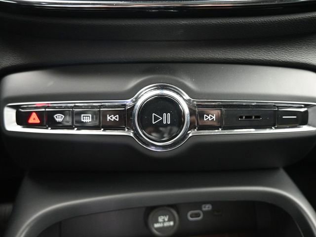 Used 2024 Volvo XC40 B5 Plus w/ Protection Package Premier image 12