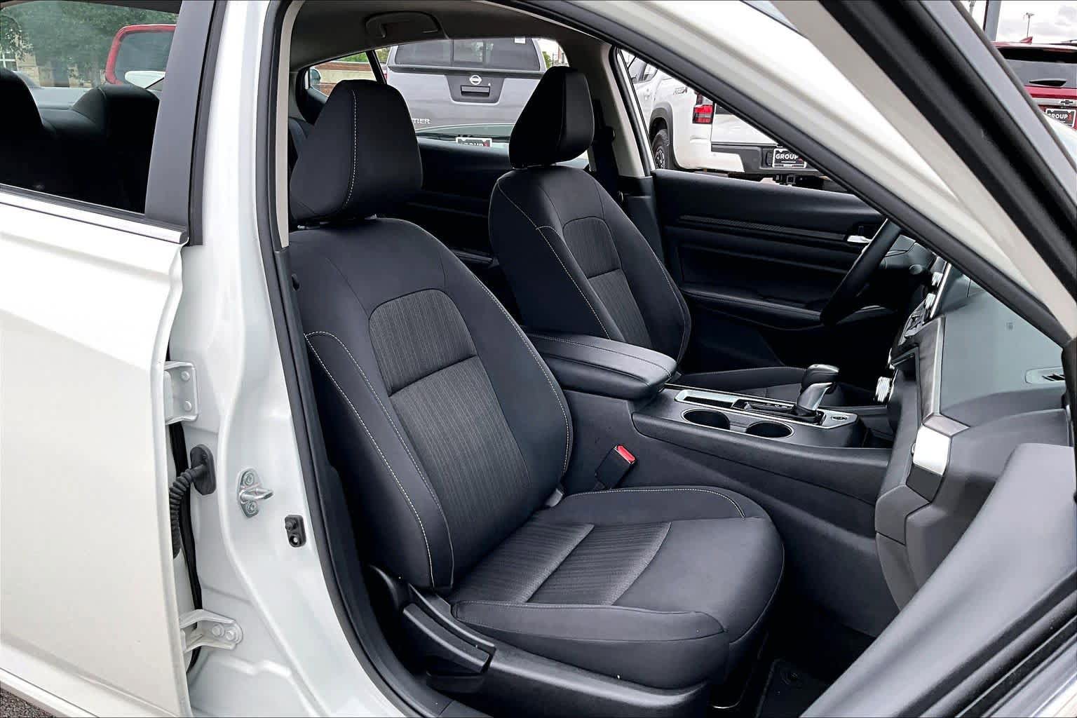 Used 2025 Nissan Altima 2.5 SV FWD image 9