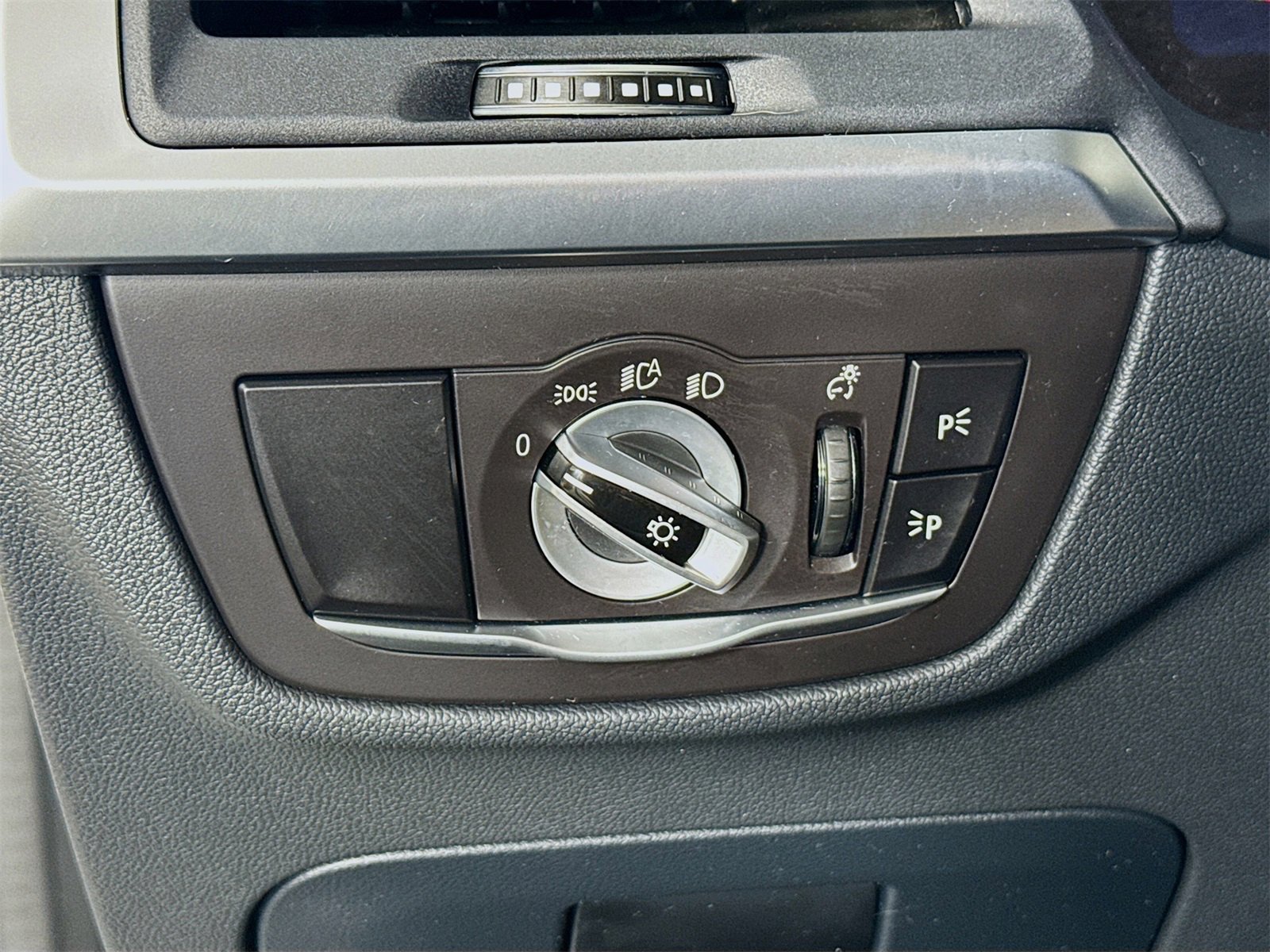 Used 2024 BMW X3 xDrive30i w/ Premium Package w/ZPA image 11