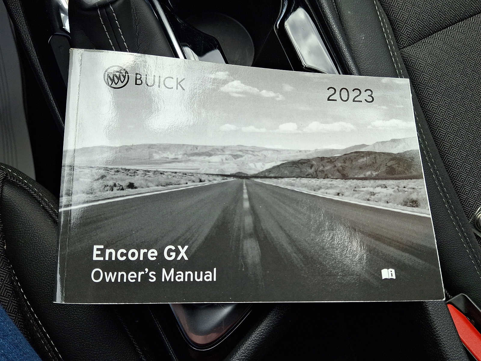 Used 2023 Buick Encore GX Select w/ Sport Touring Package image 31