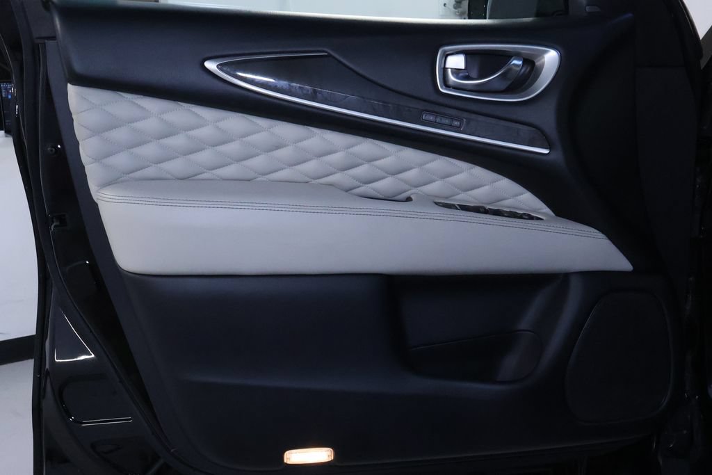 Used 2019 INFINITI QX60 Luxe w/ Limited Package AWD/4WD image 12