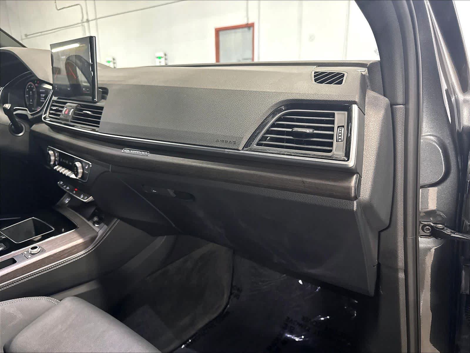 Used 2024 Audi Q5 e Premium Plus AWD/4WD image 18
