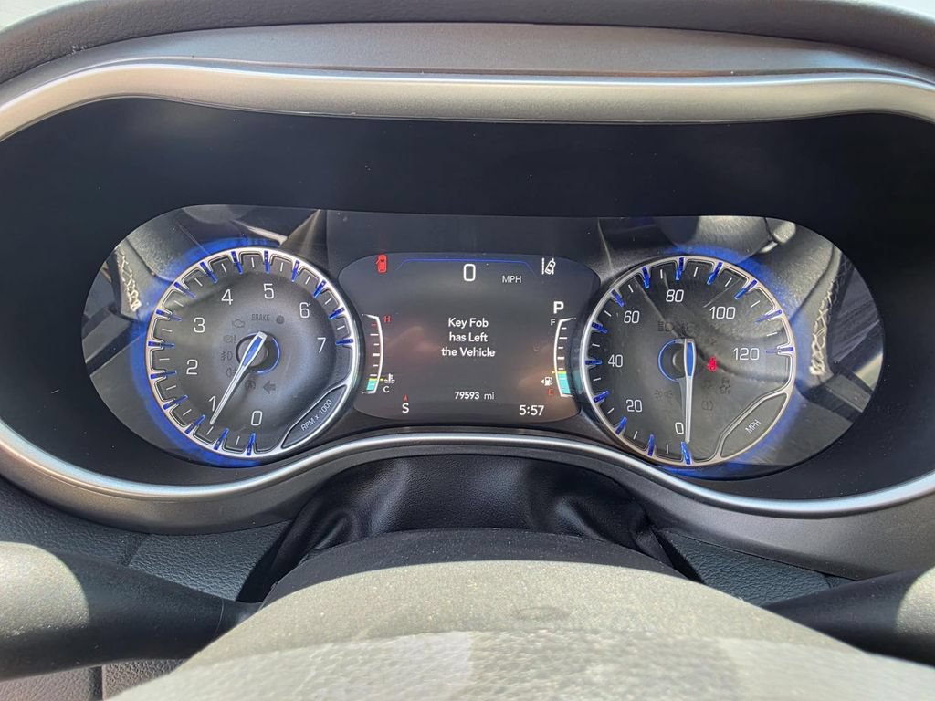Used 2023 Chrysler Pacifica Touring-L FWD image 15