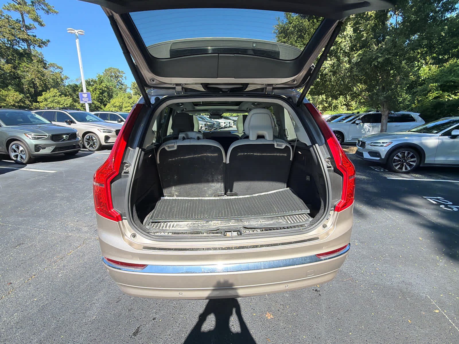 Used 2024 Volvo XC90 B6 Core w/ Protection Package Premier AWD/4WD image 23
