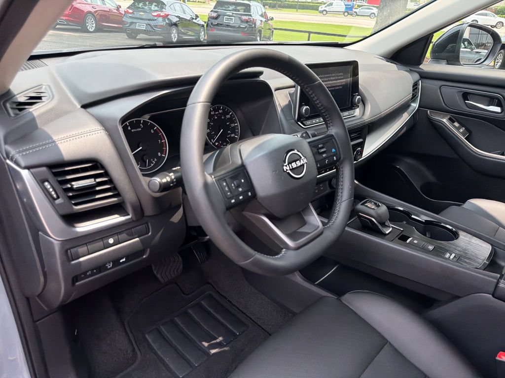 Used 2026 Nissan Rogue Dark Armor FWD image 24