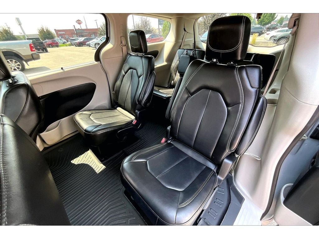 Used 2024 Chrysler Pacifica Touring-L FWD image 28
