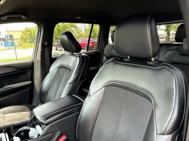 Used 2023 Jeep Grand Cherokee Altitude AWD/4WD image 8