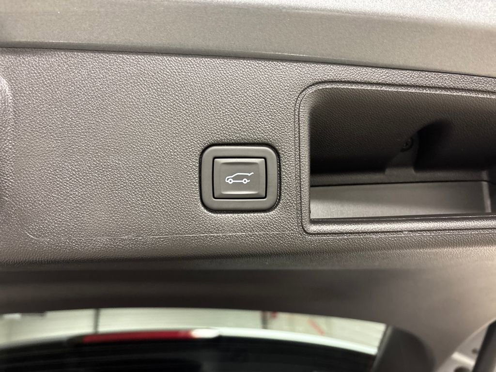 Used 2023 GMC Terrain Denali image 19