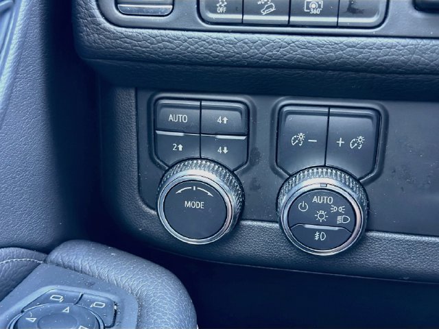 Used 2024 GMC Yukon Denali AWD/4WD image 47