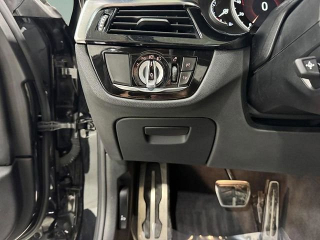 Used 2018 BMW M550i xDrive w/ Driving Assistance Package image 34