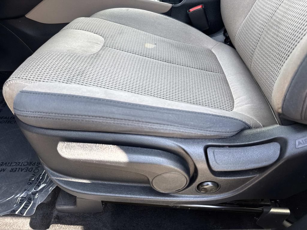 Used 2020 Hyundai Santa Fe SE w/ Cargo Package FWD image 25