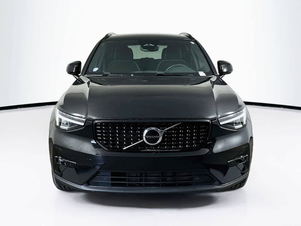 Used 2023 Volvo XC40 B5 Plus AWD/4WD image 6