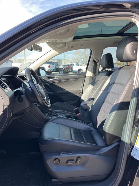 Used 2018 Volkswagen Tiguan SEL Premium image 25