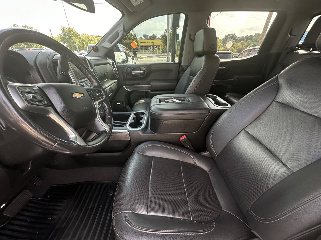 Used 2021 Chevrolet Silverado 1500 LTZ w/ LTZ Convenience Package II AWD/4WD image 11