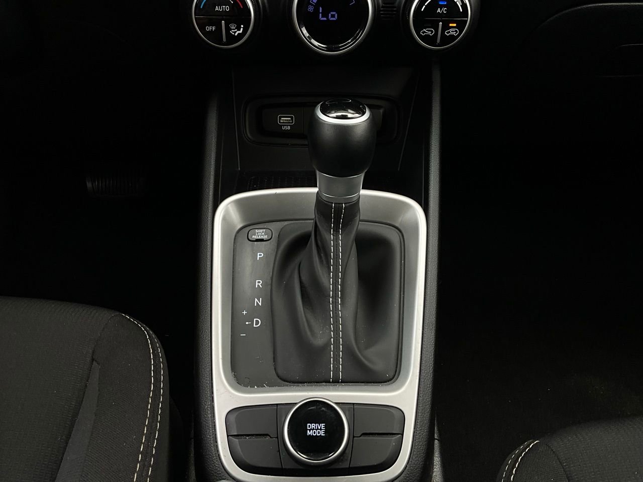 Used 2025 Hyundai Venue SEL image 24