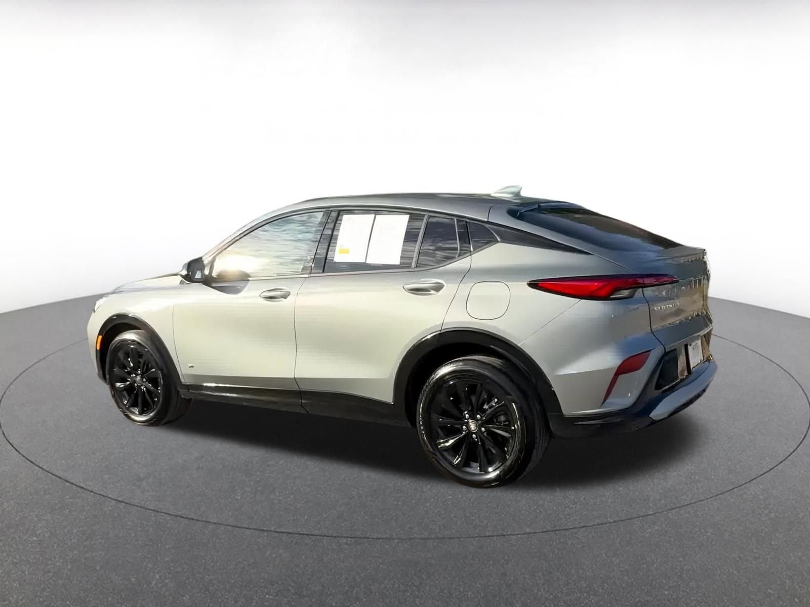 Used 2025 Buick Envista Sport Touring image 11